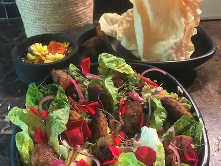 Kip – Oesterzwam Quenelle met Romeinse sla