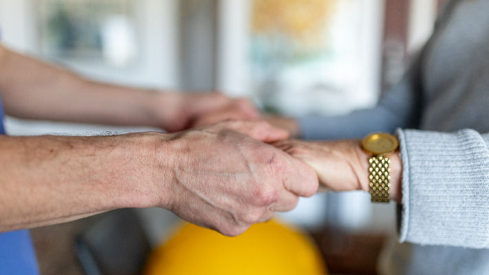 פיזיותרפיה אחרי ניתוח ירך בבית