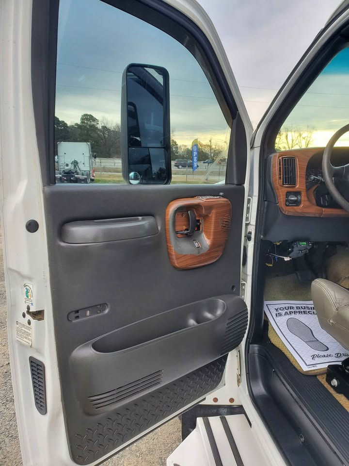 Thumbnail: 2005 Chevy Kodiak Hauler