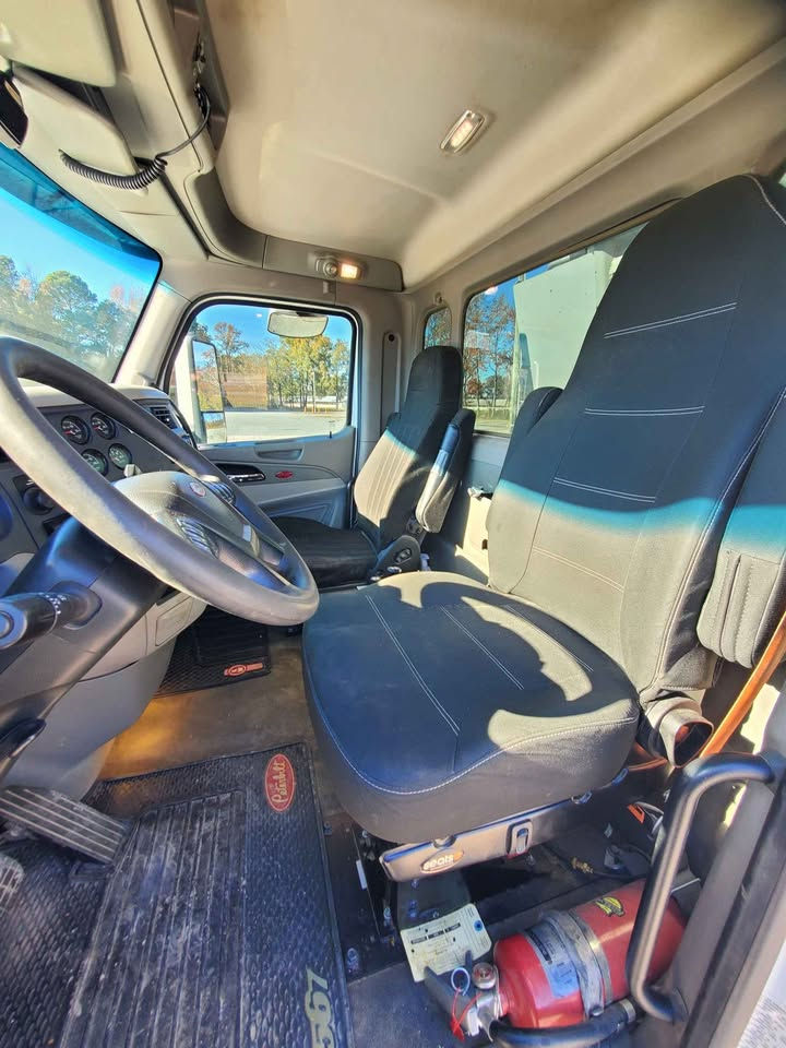 Thumbnail: 2020 Peterbilt 567 Quint 