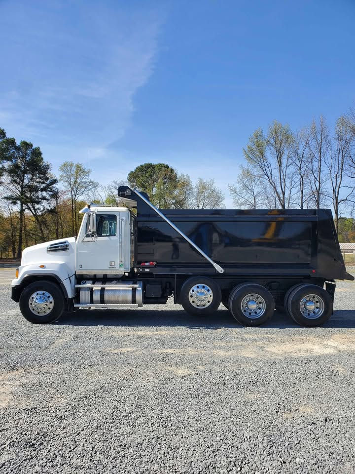 Thumbnail: 2018 Western Star 4700 Tri-axle Dump
