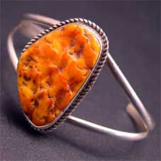 銘:Joseph A. Trujillo 「スパイニーオイスターのバングル」