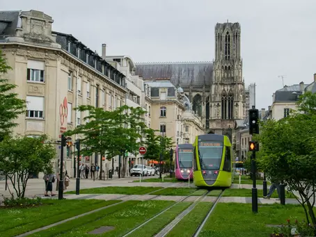 Acheter à Reims quand on travaille à Paris : est-ce vraiment compatible ?