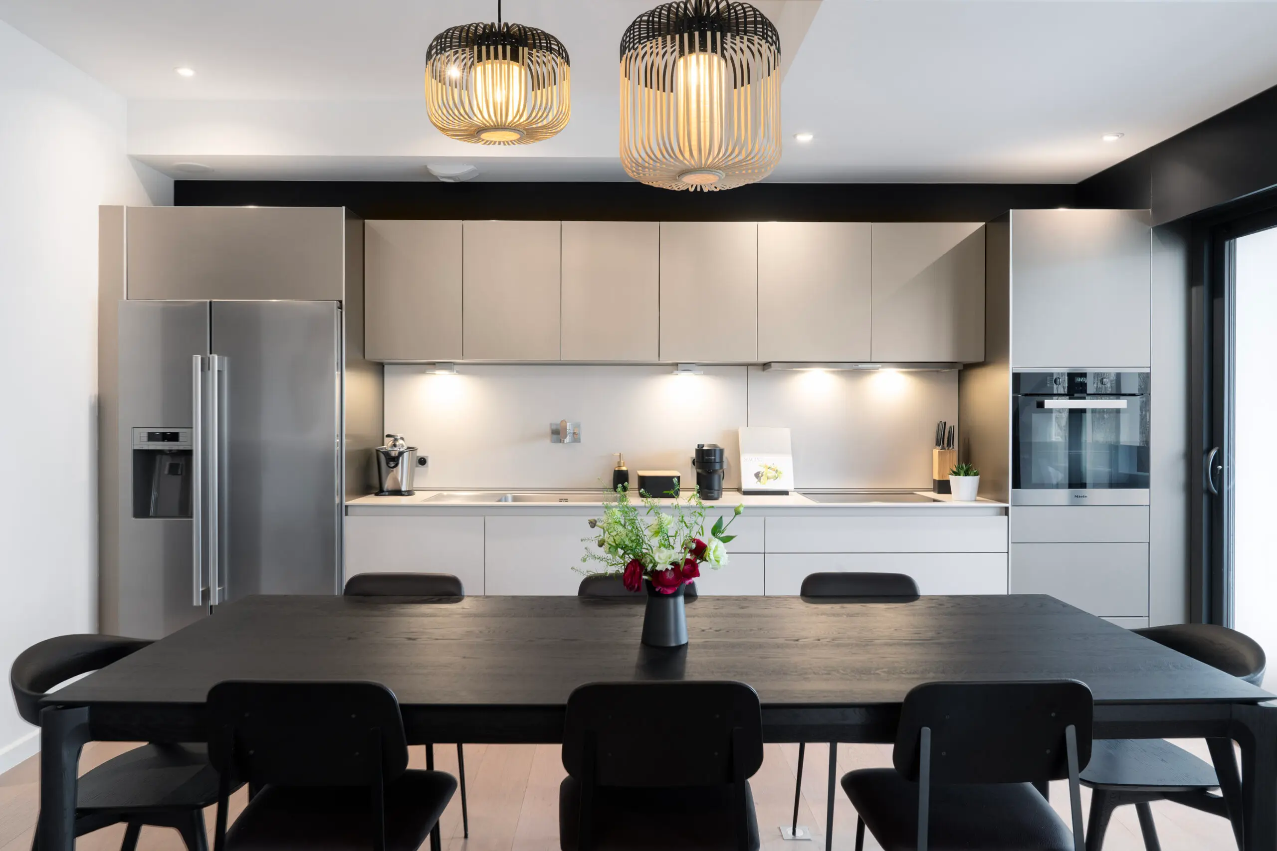 Vue entière de la cuisine de l'appartement Simon, au deuxième étage des 7 Anges