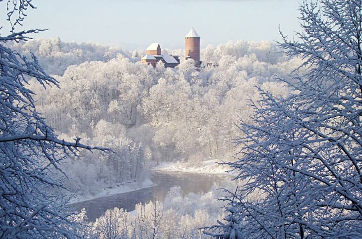 TuraidasPilsZIema2012_1024_edited.jpg
