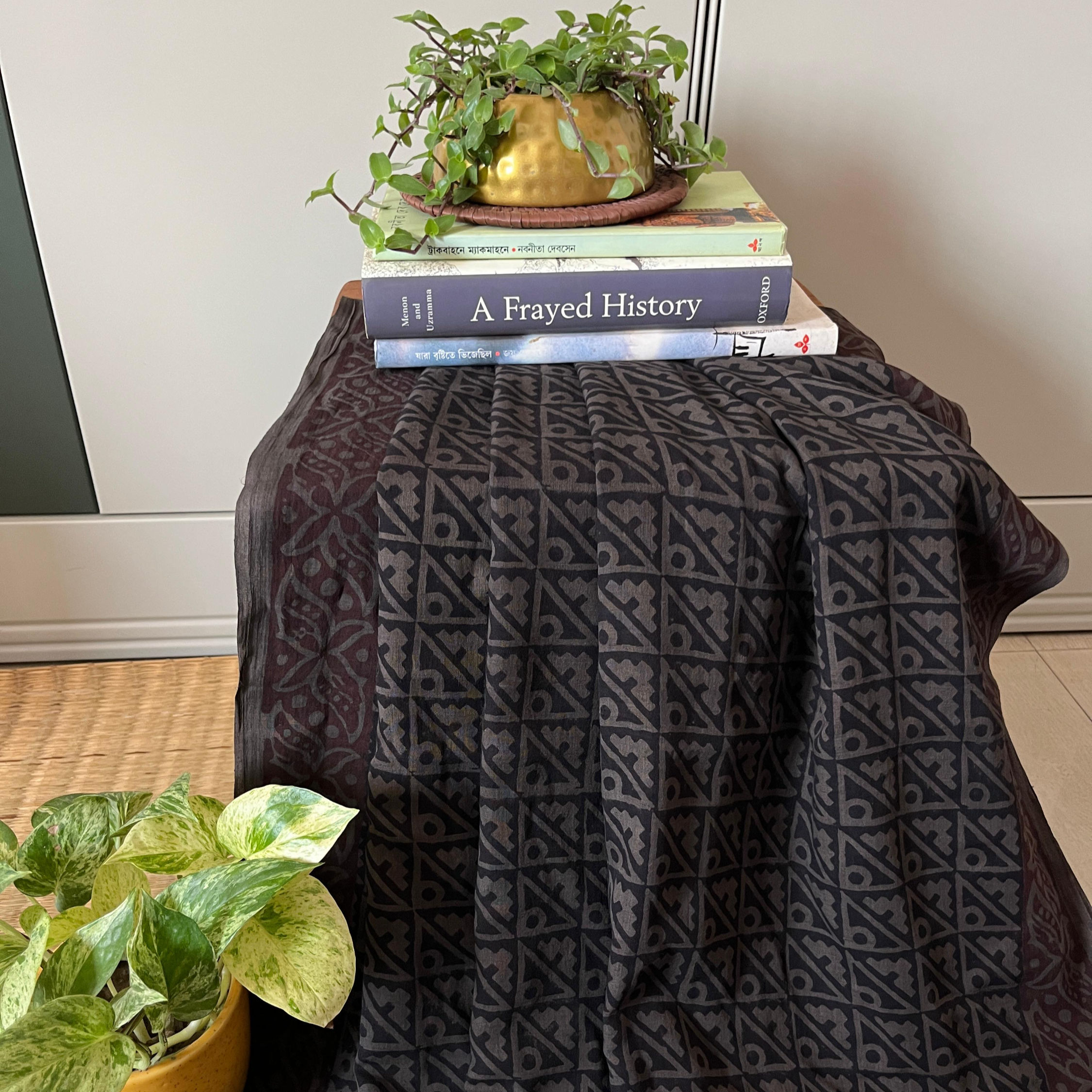 Grey Saree with Geometric Pattern