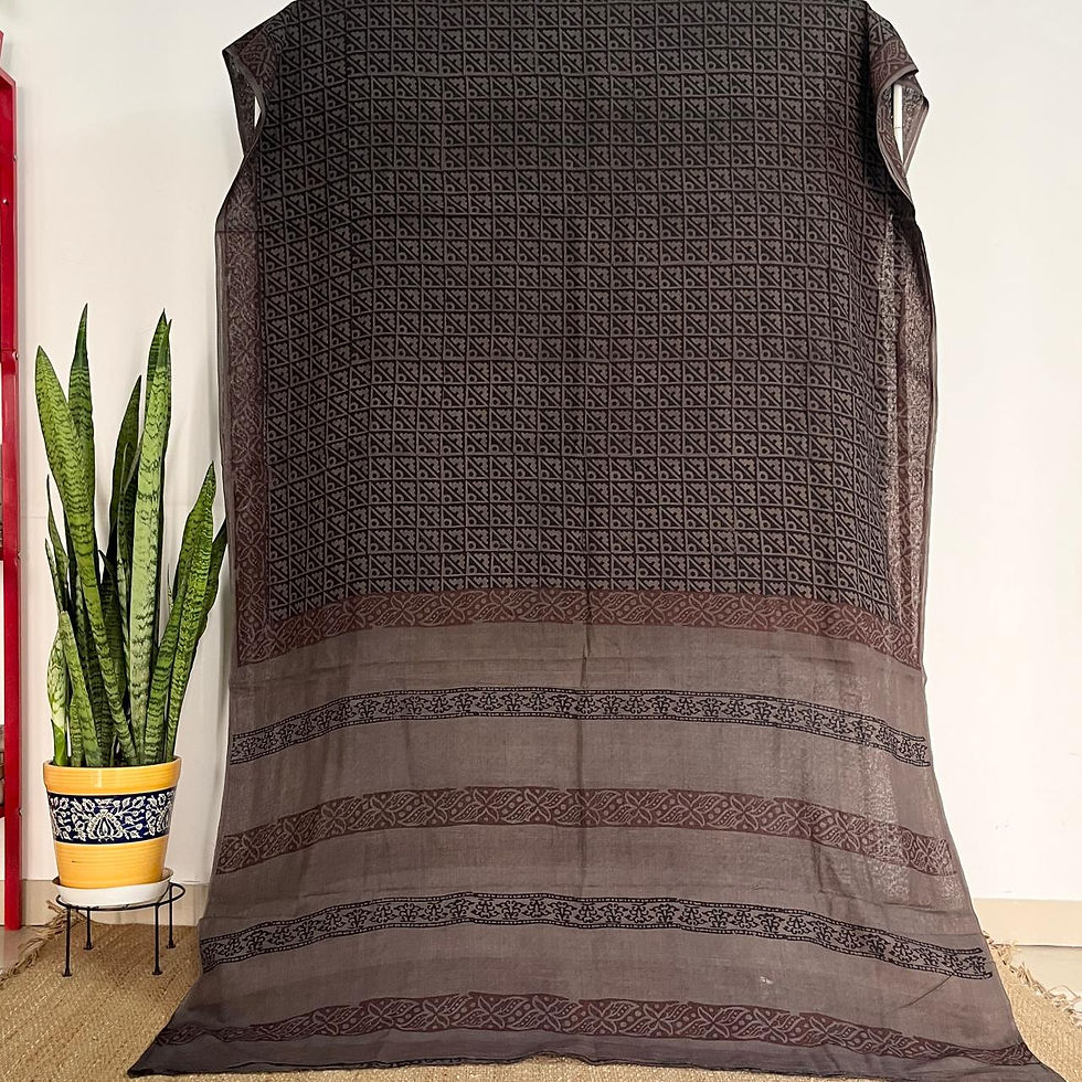 Thumbnail: Grey Saree with Geometric Pattern