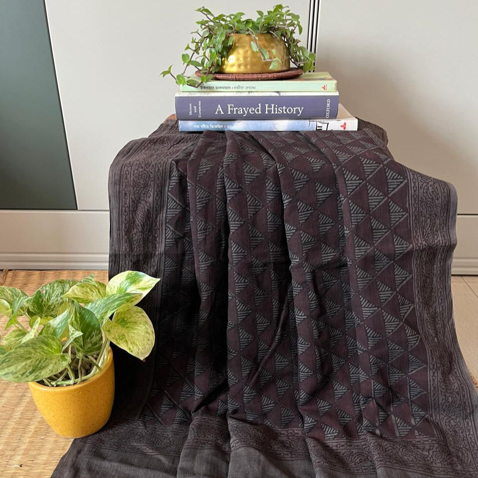Thumbnail: Grey Saree with Brown Chevron Patterns
