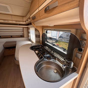 vista interior de uma caravana fendt bianco usada em excelente estado