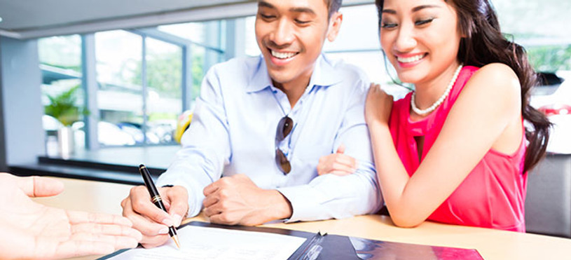 couple-signing-contract-for-new-car_iStock_680x402.jpg