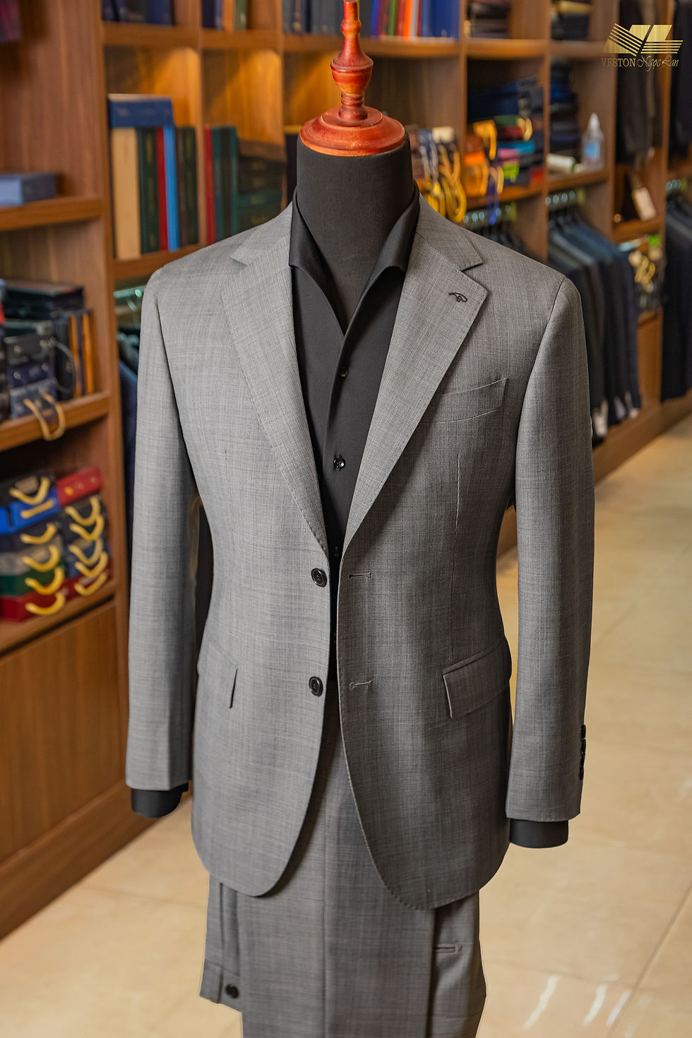Bộ Suit ghi sáng may đo sang trọng , trẻ trung , lịch lãm của Veston Ngọ