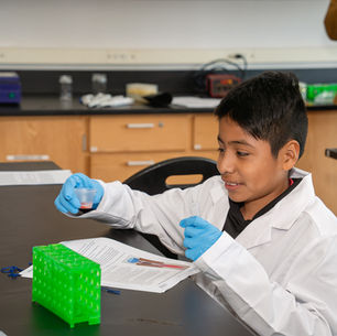 El Nido student conducting an experiment in new BioscienceLA partnership