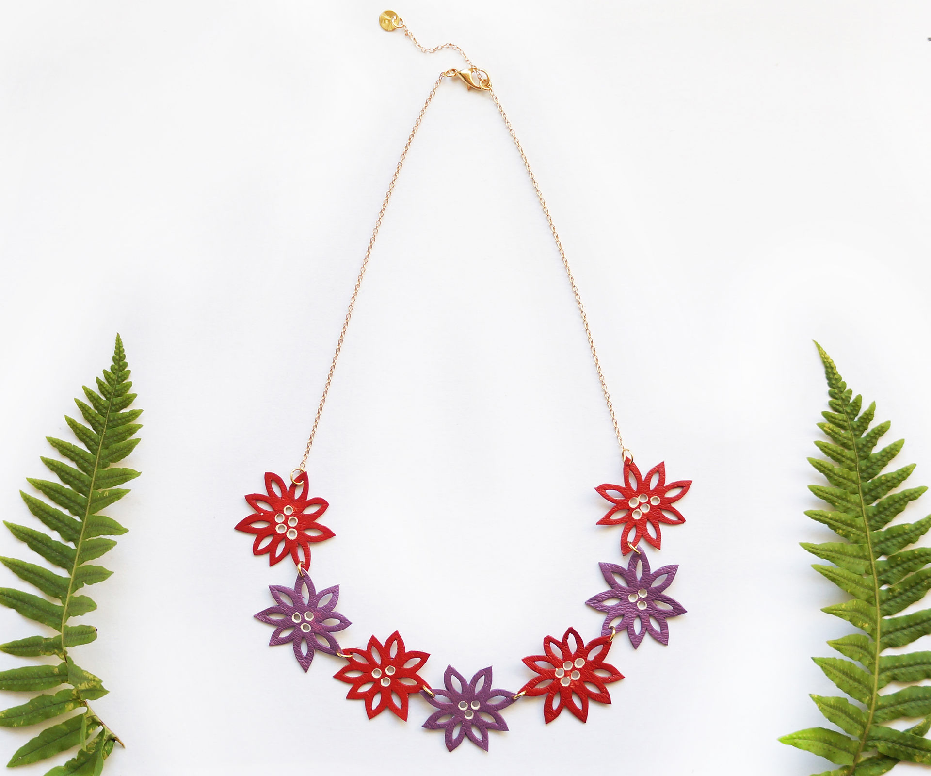 Red and Mauve Daisy Chain Necklace