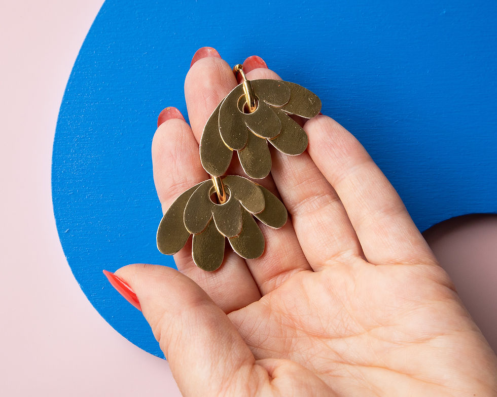 Thumbnail: Gold-Lame Scalloped Huggie Charms