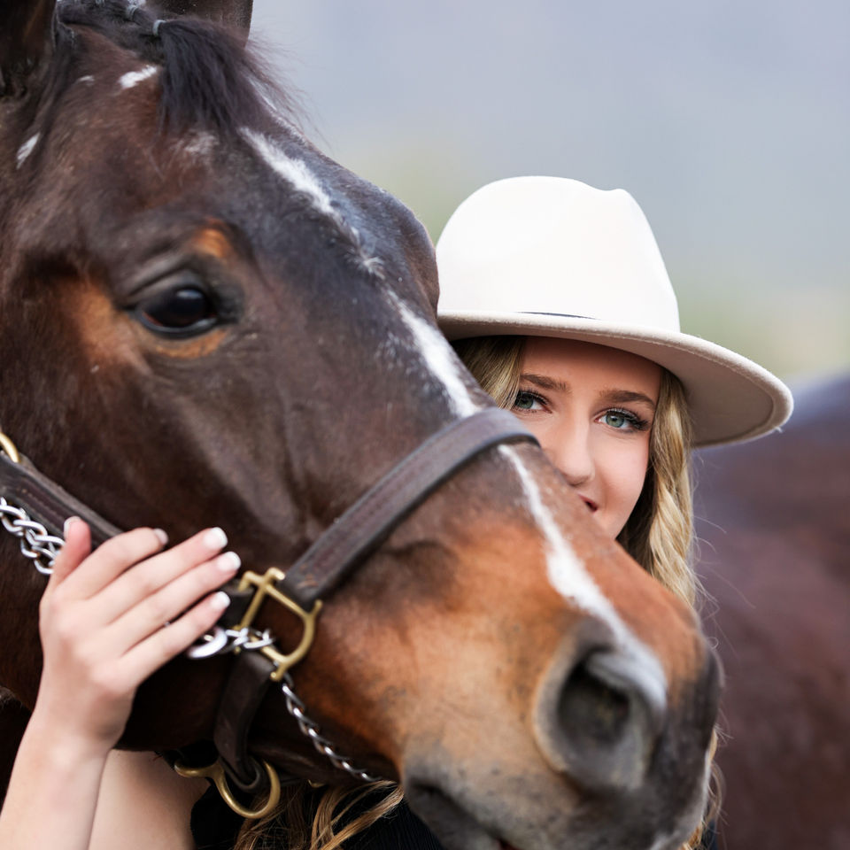 Alyssa takes photos with her older gelding. 