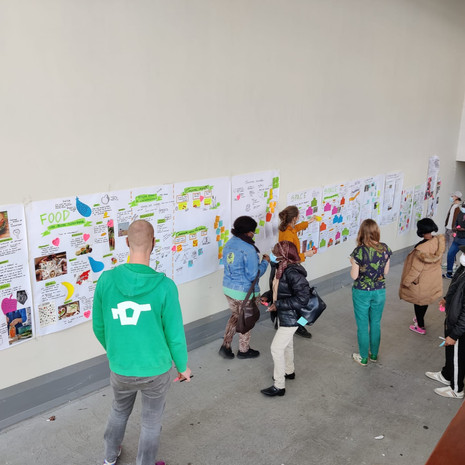 Exposition des fresques (format papier) co-construites avec les bénévoles de Cultureghem et session de feedback à l'issue du parcours d'accompagnement.