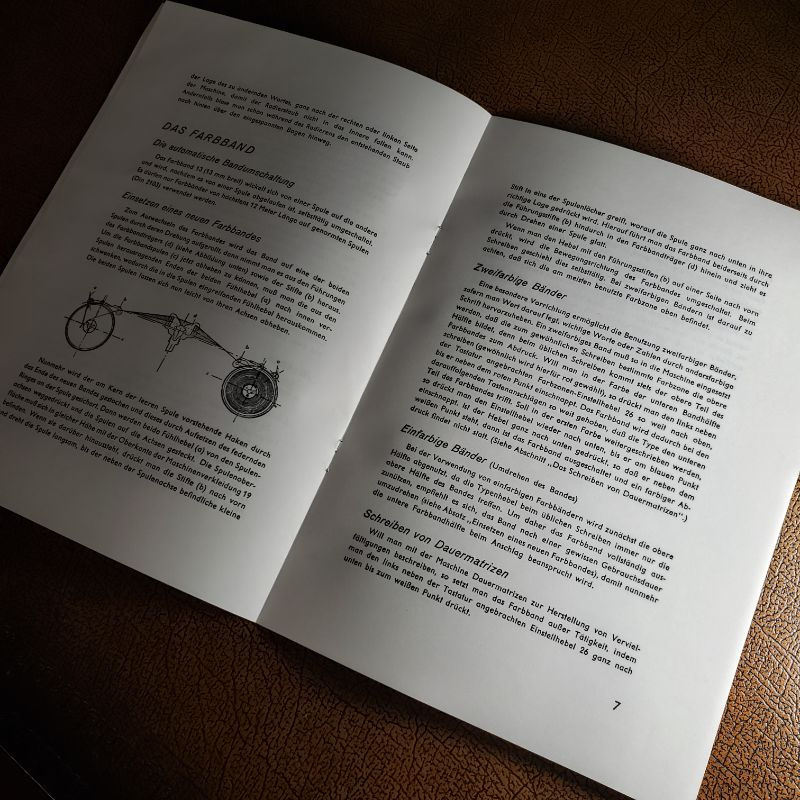 Thumbnail: German Continental portable typewriter - user's manual. Gebrauchsanweisung für die Continental Kleinschreibmaschine, page 6&7