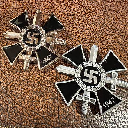 m6695 WW2当時物 ヴィンテージ 2枚スライドメダイ 星条旗 聖心26mm The Man in the High Castle - 1947 Victory Cross 1st Class | Krause