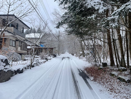 雪が降りました、貸別荘にお越しの方はお気をつけて