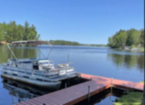 Pontoon_boat_focused_rental.JPG