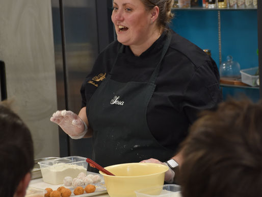 Michelle Gillott: Afternoon tea & pastry