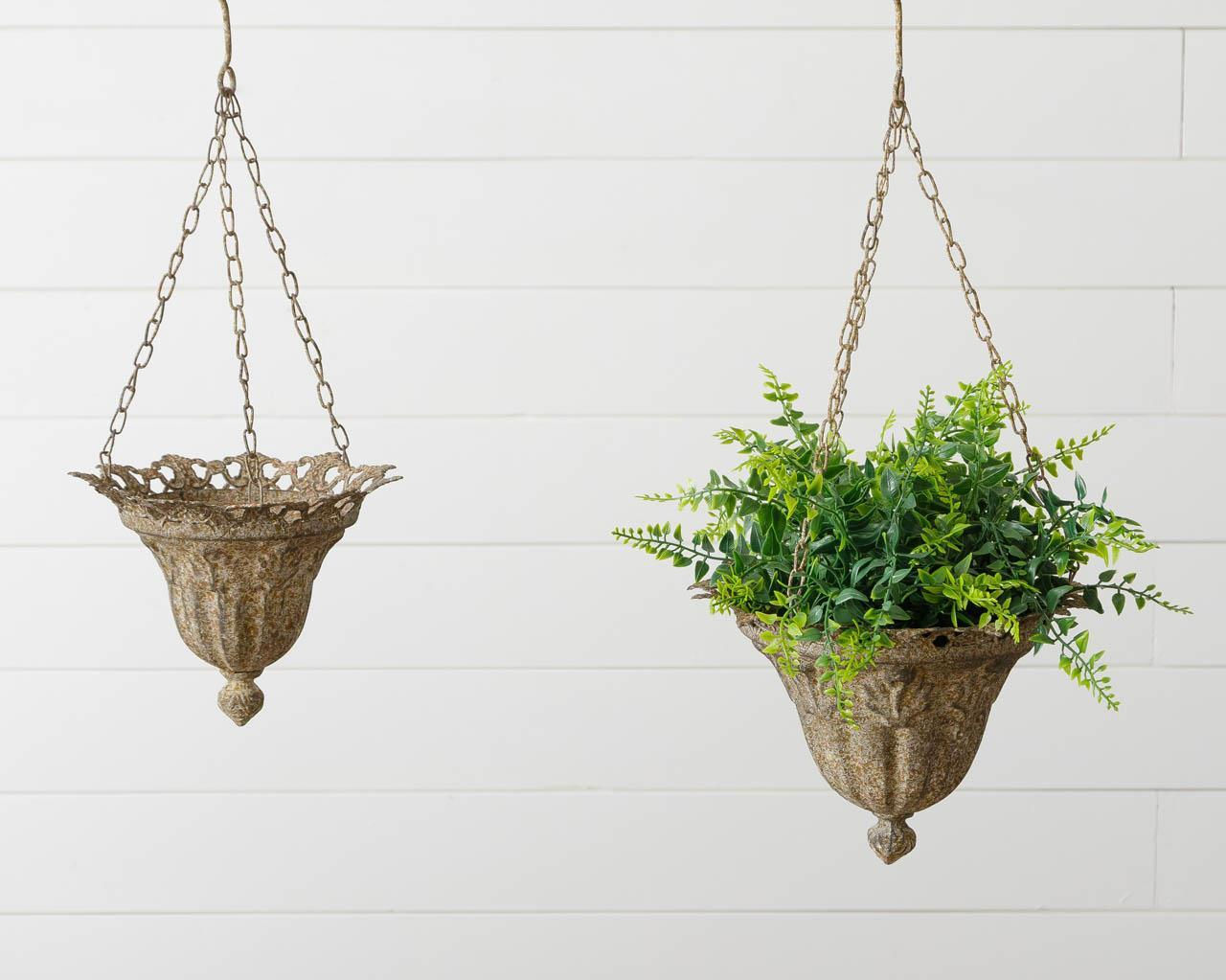 IRON HANGING PLANTER Sm