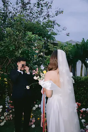 Khoảnh khắc vui nhộn khi ghi lại kỷ niệm bằng máy ảnh film trong lễ cưới