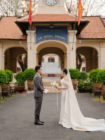 Đám cưới thân mật tại trường Lê Hồng Phong - nơi tình yêu bắt đầu, nay chứng kiến một chương mới trong cuộc đời