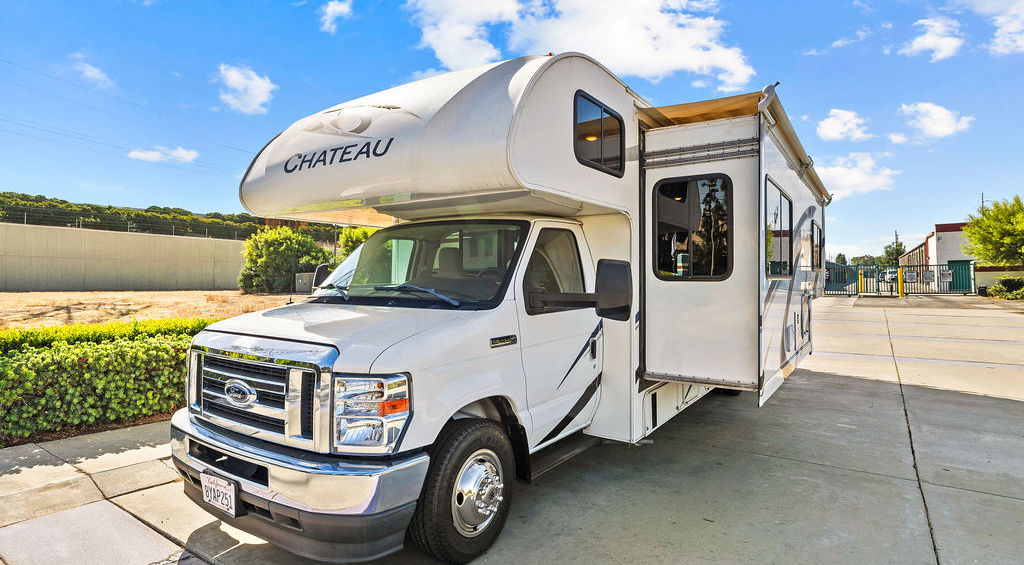 Choco Chateau Class C motorhome exterior – photo 3