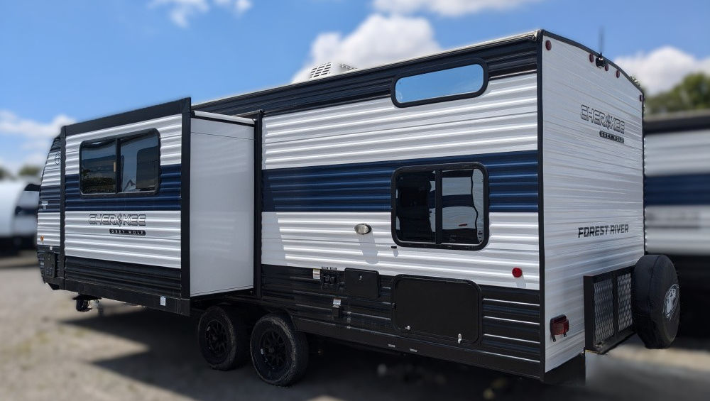 Sugar Wolf bunkhouse travel trailer exterior – photo 3