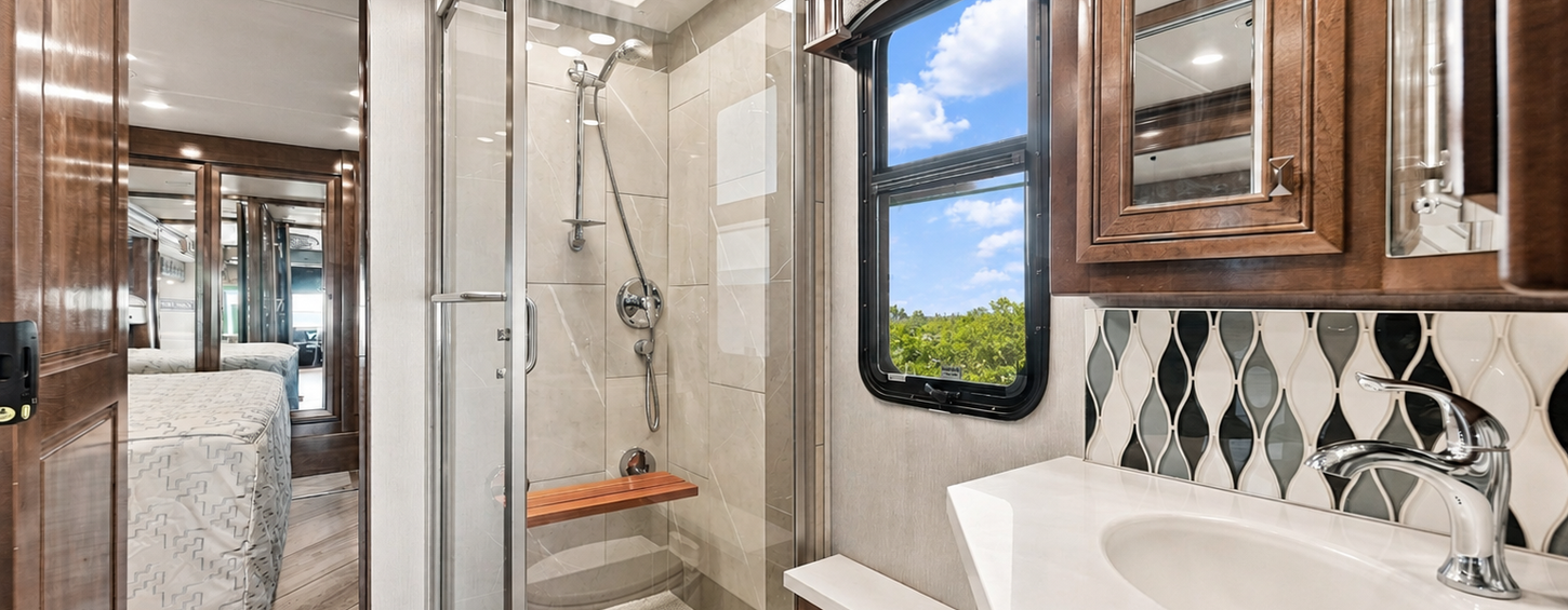 Discovery Pie Class A diesel motorhome bathroom – photo 23