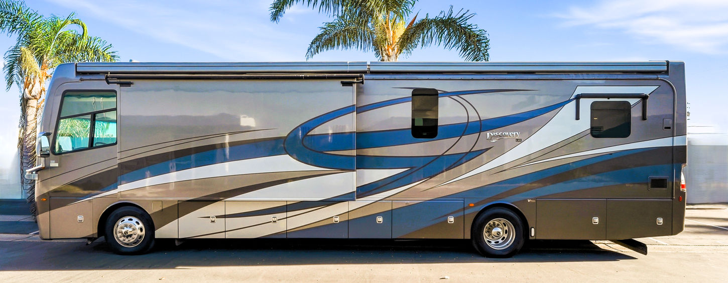 Discovery Pie Class A diesel motorhome exterior – photo 8