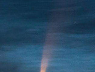 A C/2020 F3 (NEOWISE) ÜSTÖKÖS
​​​​​​​ÉS AZ ÉJSZAKAI VILÁGÍTÓ FELHŐK