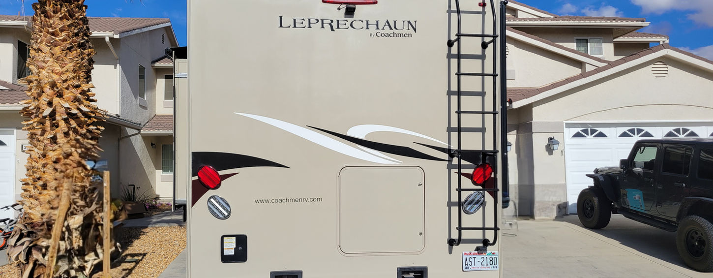 Leprechaun Bark Class C motorhome exterior – photo 2