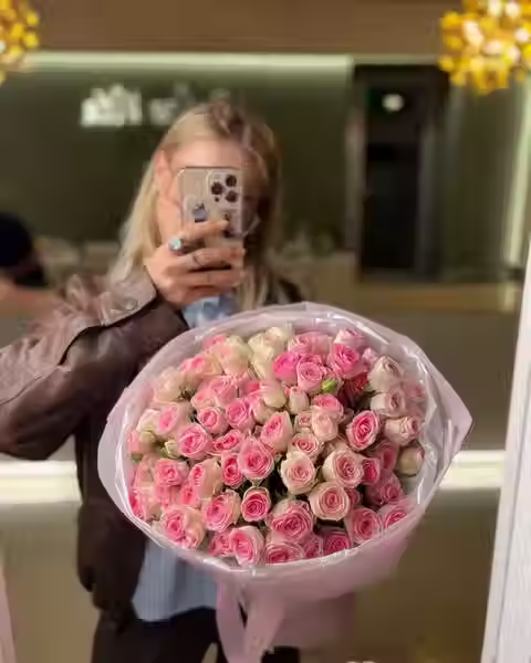 Mono bouquet spray roses delivery Budapest