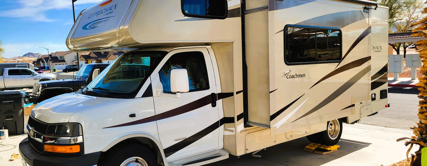 Leprechaun Bark Class C motorhome exterior – photo 3