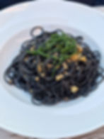 Specialità Fanal del Còdega 🌟🌟🌟🌟🌟 • Spaghetti al nero di seppia con ragù di mare e salicornia sfumata al Gin di Sant'Erasmo