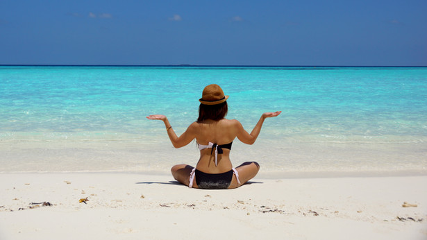 Why Guests Shouldn’t Stress About Destination Wedding Gifts