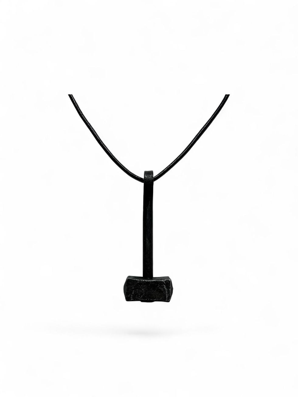 Pendentif marteau forgé en fer