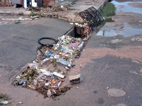 Mais uma vez o lixo foi a principal causa de alagamentos nos bairros de Petrolina