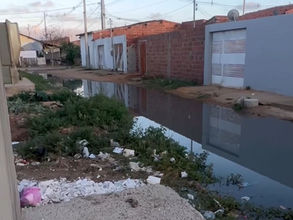 Morador Denuncia Descaso em Ruas do Bairro Jardim Petrópolis; Esgoto a Céu Aberto Vira Rotina