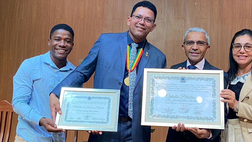 Da esquerda para a direita: Ezequias Almeida(Blog São Gonçalo Noticas), vereador Josivaldo Barros e evangelista Evaldo e sua esposa.
