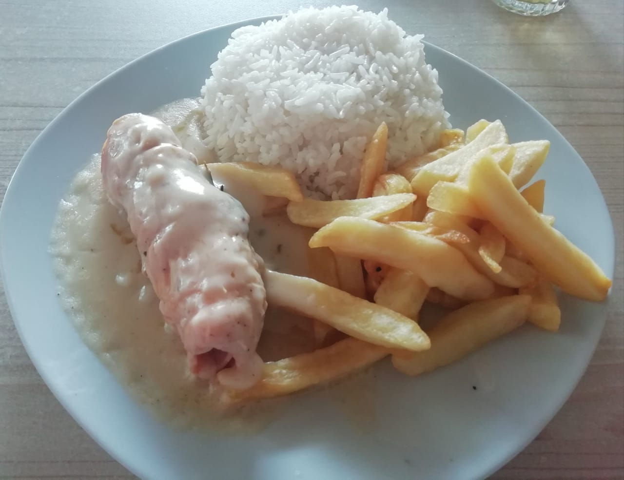 Cordon Blue con papas fritas y arroz