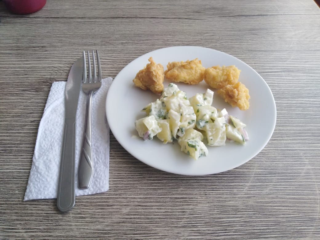 Chicharrón de Pollo con ensalada de papas