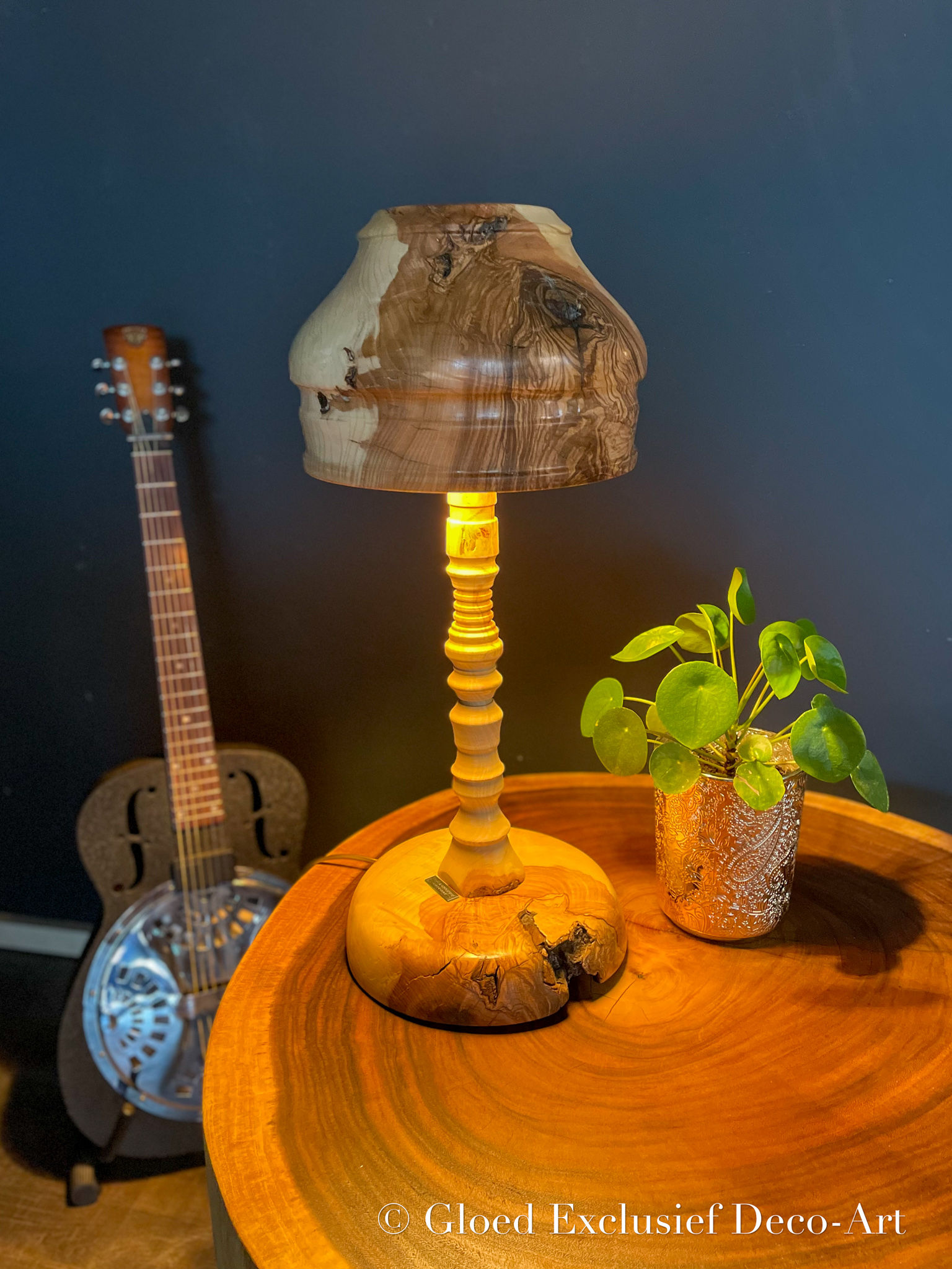 grote staande lamp van massief Essenhout