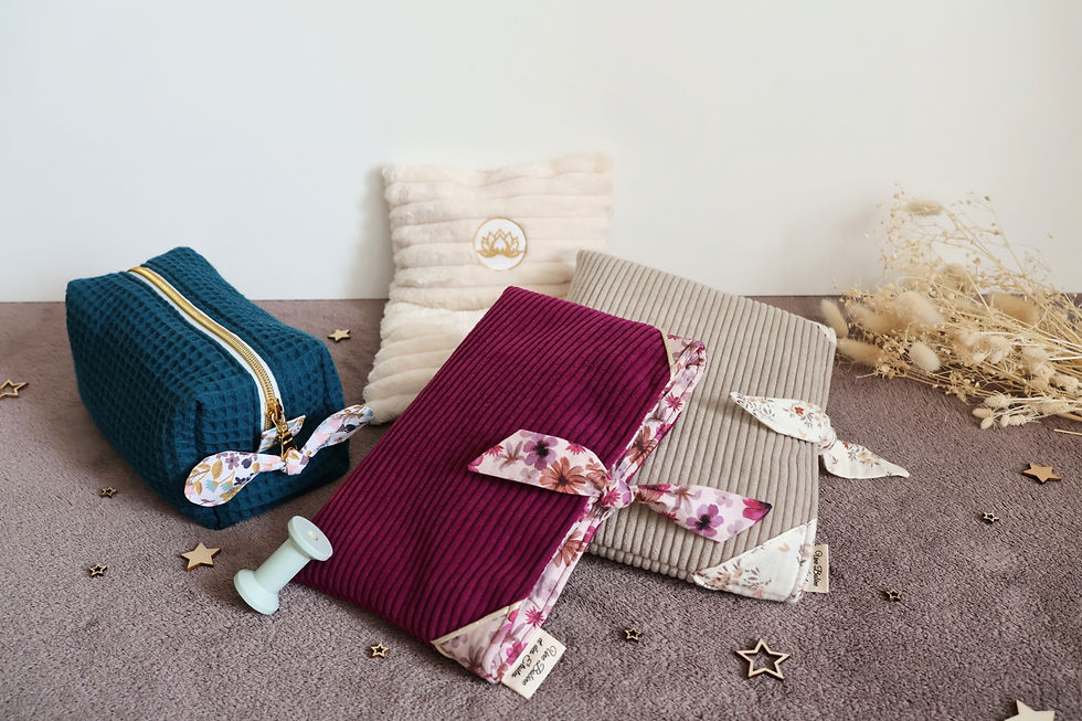 Trousse sarcelle, étuis bordeaux et beige en tissu