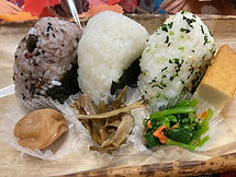 朝食おにぎり弁当_edited.jpg