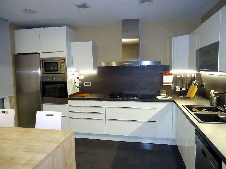 15057193_228767794222401_571818255581184