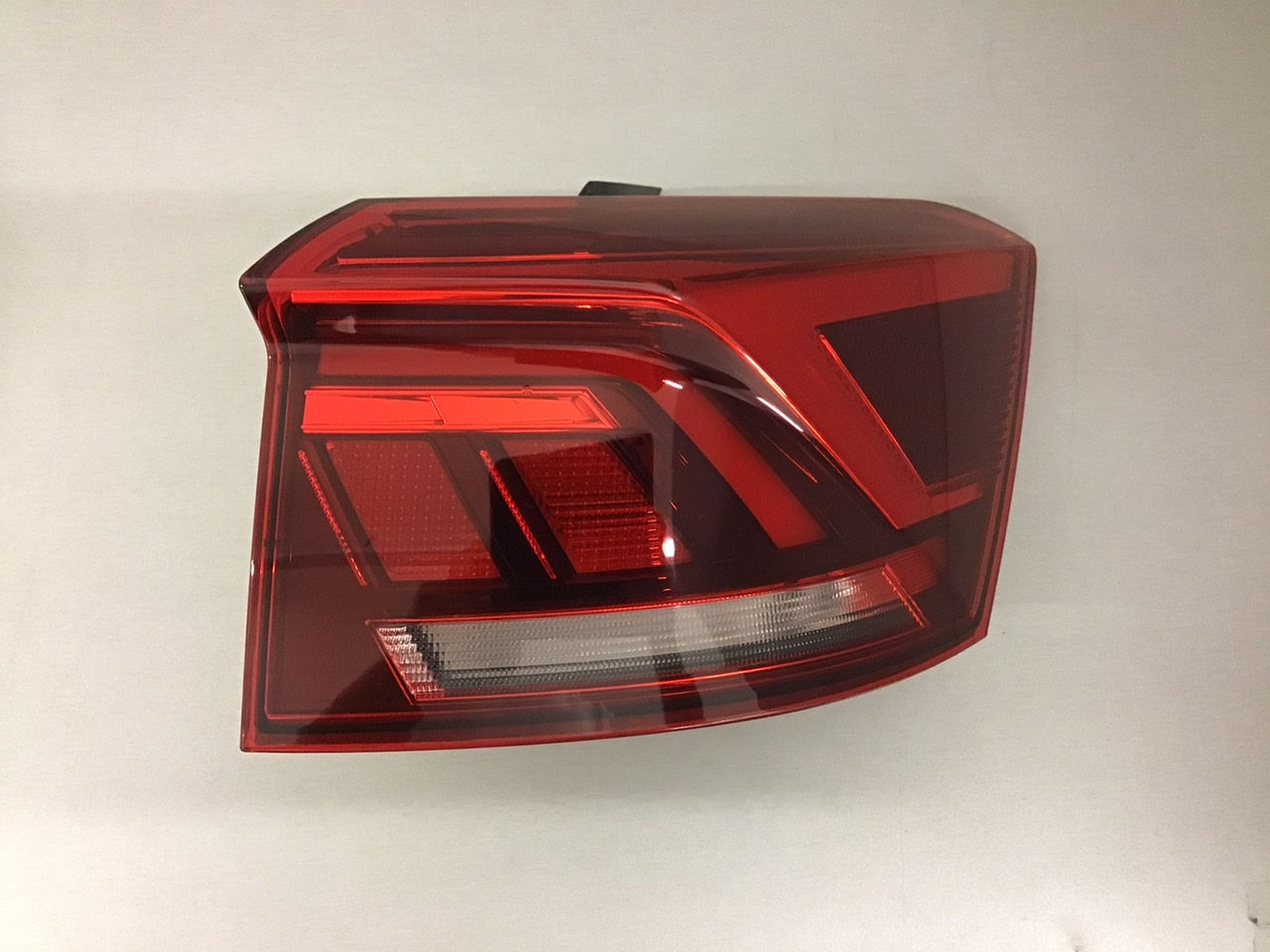 LED-Schlussleuchte 2GA945096