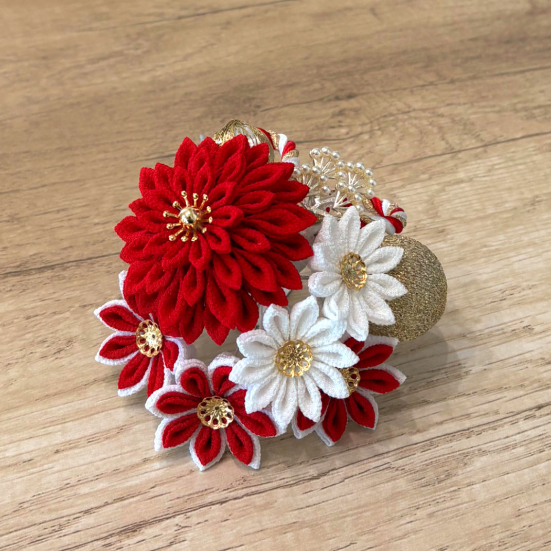 成人式髪飾り　つまみ細工　赤　白　金　レッド　ホワイト　ゴールドの複製